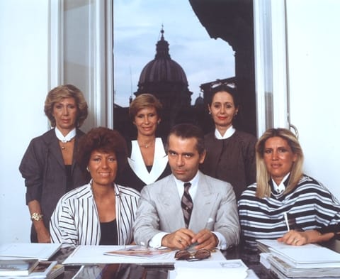 5 Fendi sisters and Karl Lagerfeld