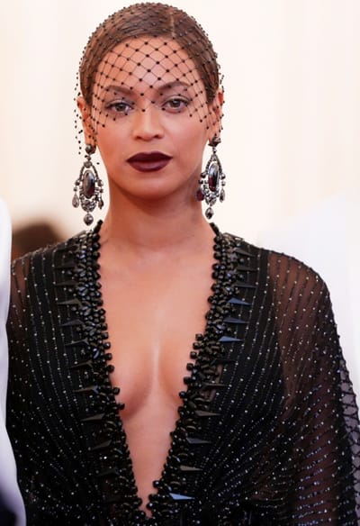 The Metropolitan Museum of Art's COSTUME INSTITUTE Benefit Celebrating the Opening of Charles James: Beyond Fashion and the Anna Wintour Costume Center - Red Carpet Arrivals