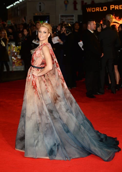 Pelakon-pelakon wanita filem The Hunger Games tampil anggun memukau di tayangan perdana filem Mockingjay di London.