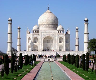 Taj_Mahal_in_March_2004