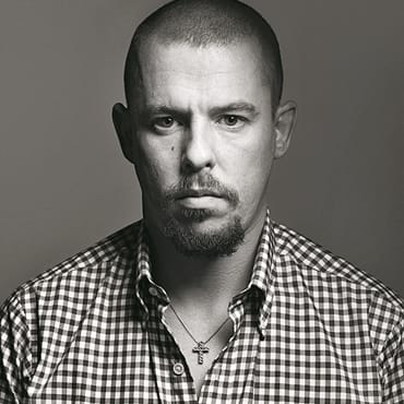 MENDIANG ALEXANDER MCQUEEN DIBERI GELARAN THE HOOLIGAN OF EN