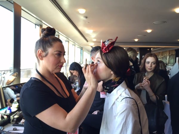 Suasana di belakang pentas Kate Spade.