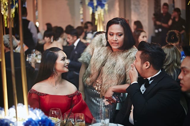 Editor GLAM Malaysia Suzie Adnan beramah mesra bersama jemputan Izara Aishah