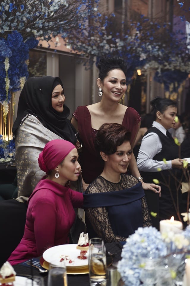 Sesi bergambar antara Datin Ziela Jalil, Aleza Shadan, Che Puan Azrinaz dan Datin Nina Juren