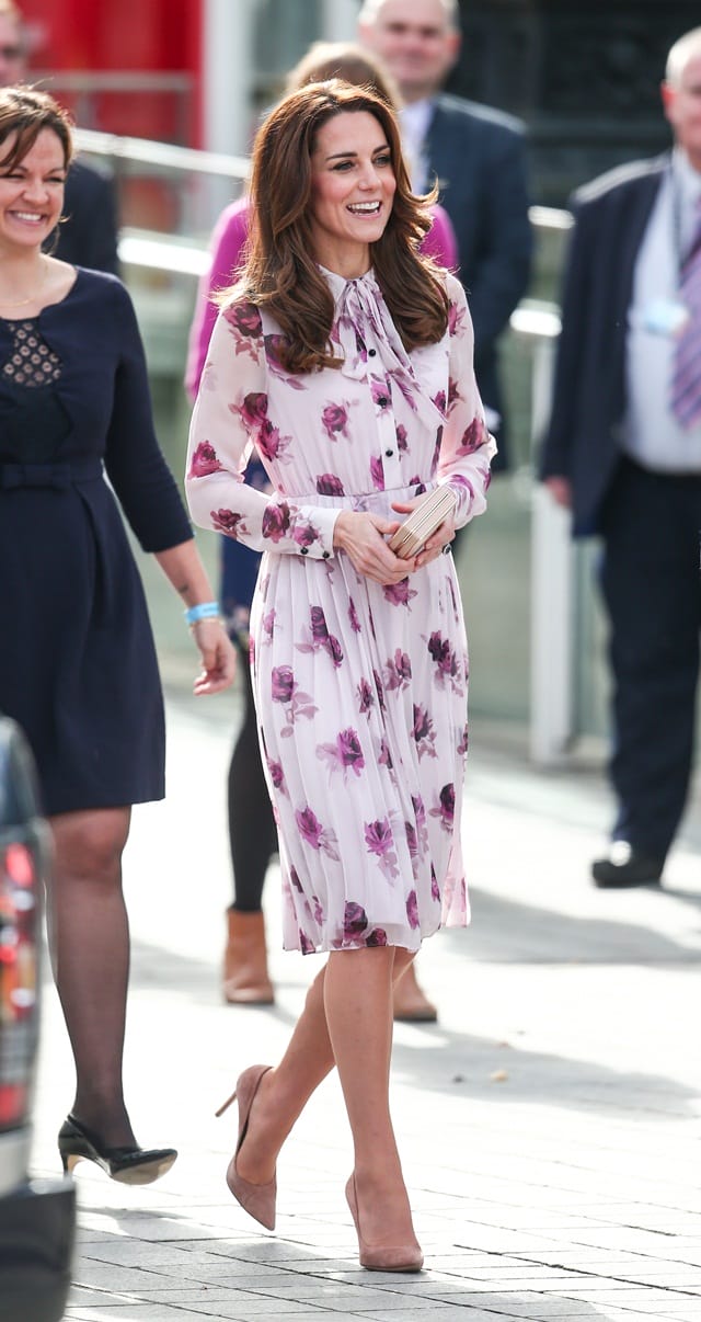 Kate memakai gaun bercorak floral oleh Kate Spade semasa sambutan Hari Kesedaran Kesihatan Mental Sedunia.