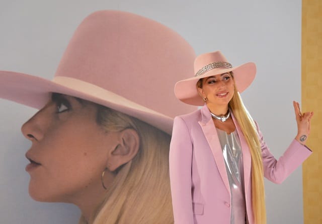  Lady GAGA semasa sidang media pelancaran albumnya Joanne di Tokyo.