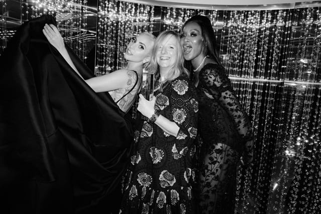 Alexander McQueen (dipersembahkan oleh Naomi Campbell)