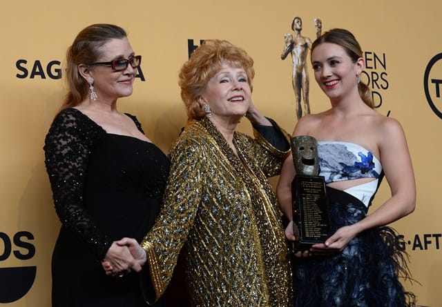 Carrie Fisher,  Debbie Reynolds, pemenang anugerah pencapaian hidup Screen Actors, dan Billie Lourd. Foto: Jim Ruymen/UPI Photo via Newscom