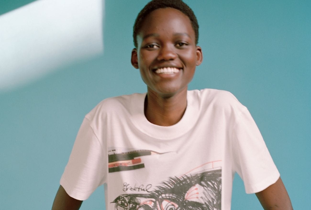 Stella McCartney Undang Pengkarya Seni Lancar kemeja T Grafik "A to Z" Edisi Terhad