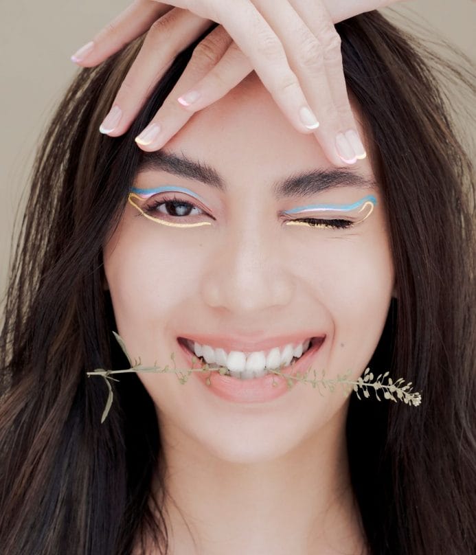 Rainbow French Tip
Ilham klasik French Tip terus menjadi pilihan utama. Tahun ini ia menyuntik elemen ‘Excitement’ bukan kebiasaan dalam warna putih tetapi digantikan dengan warna lebih fun dan menarik.