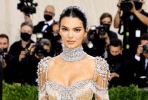 Aksi Mesra Kendall Jenner & Kekasih Baru Berjaya Dirakam Paparazi