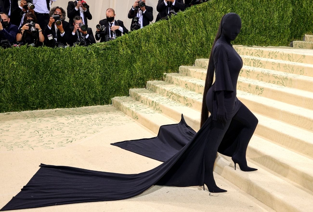 Berapa Kos Ponytail 75 Inci Yang Digayakan Kim Kardashian Ke Met Gala 2021?