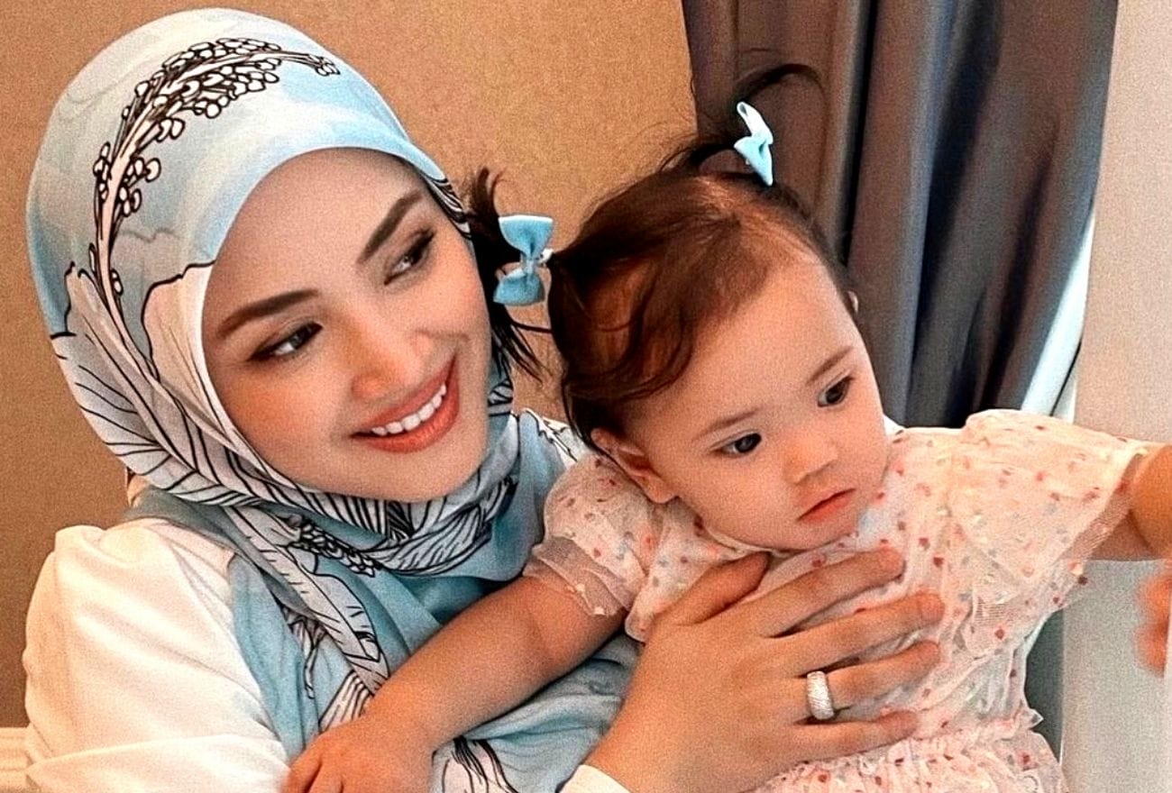 Puteri Fazura, Fatima Dikurniakan Rantai Berlian Daripada Tengku Permaisuri Selangor