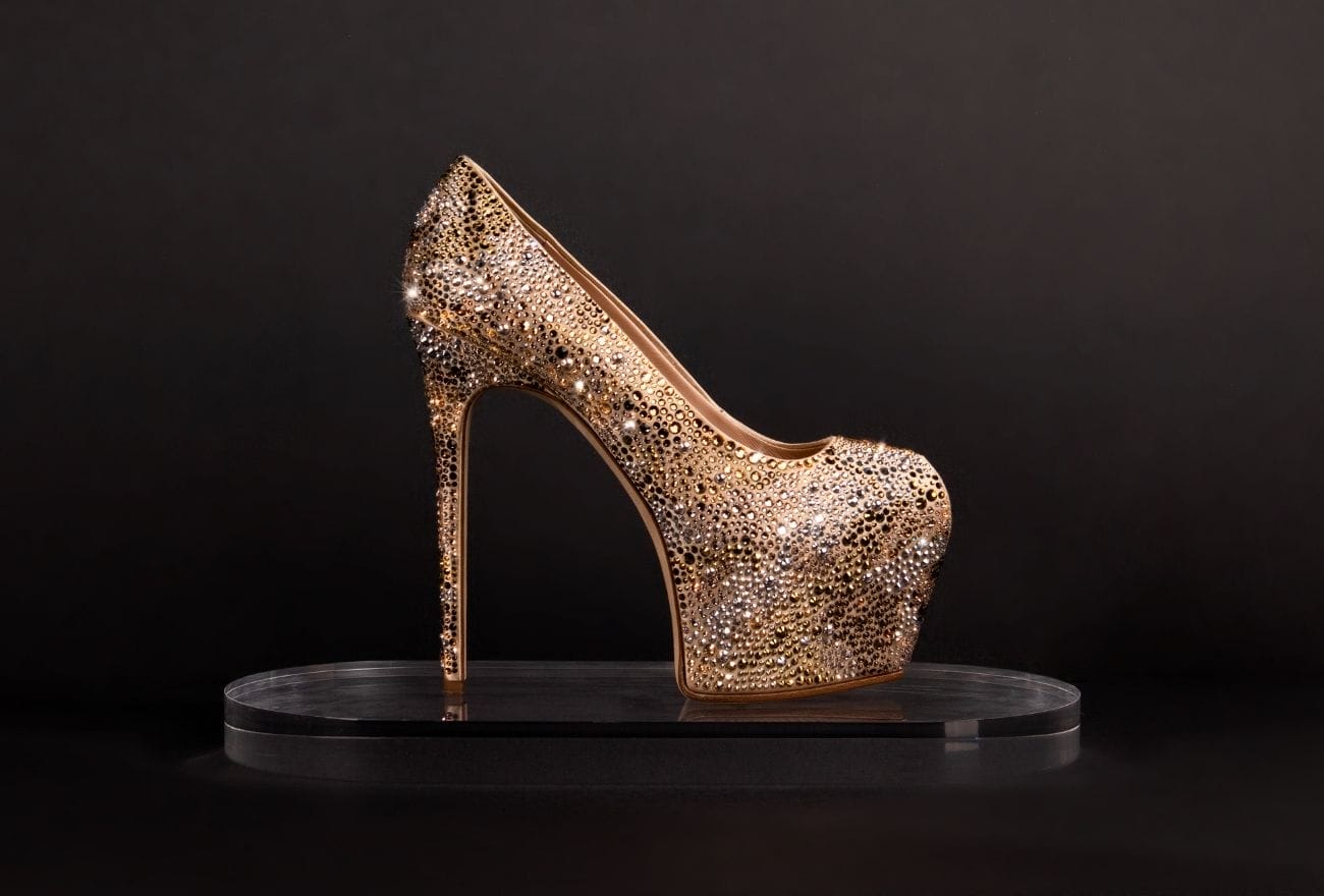 SENI MERANCANG SEPATU, GIUSEPPE ZANOTTI X NEELOFA