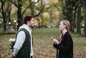 7 Tanda Dalam Diam Si Dia Menyimpan Perasaan Terhadapmu!