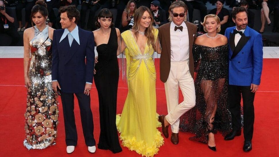 Harry Styles ‘Meludah’ Chris Pine? Ini Yang Terjadi di Venice Film Festival ke-79!