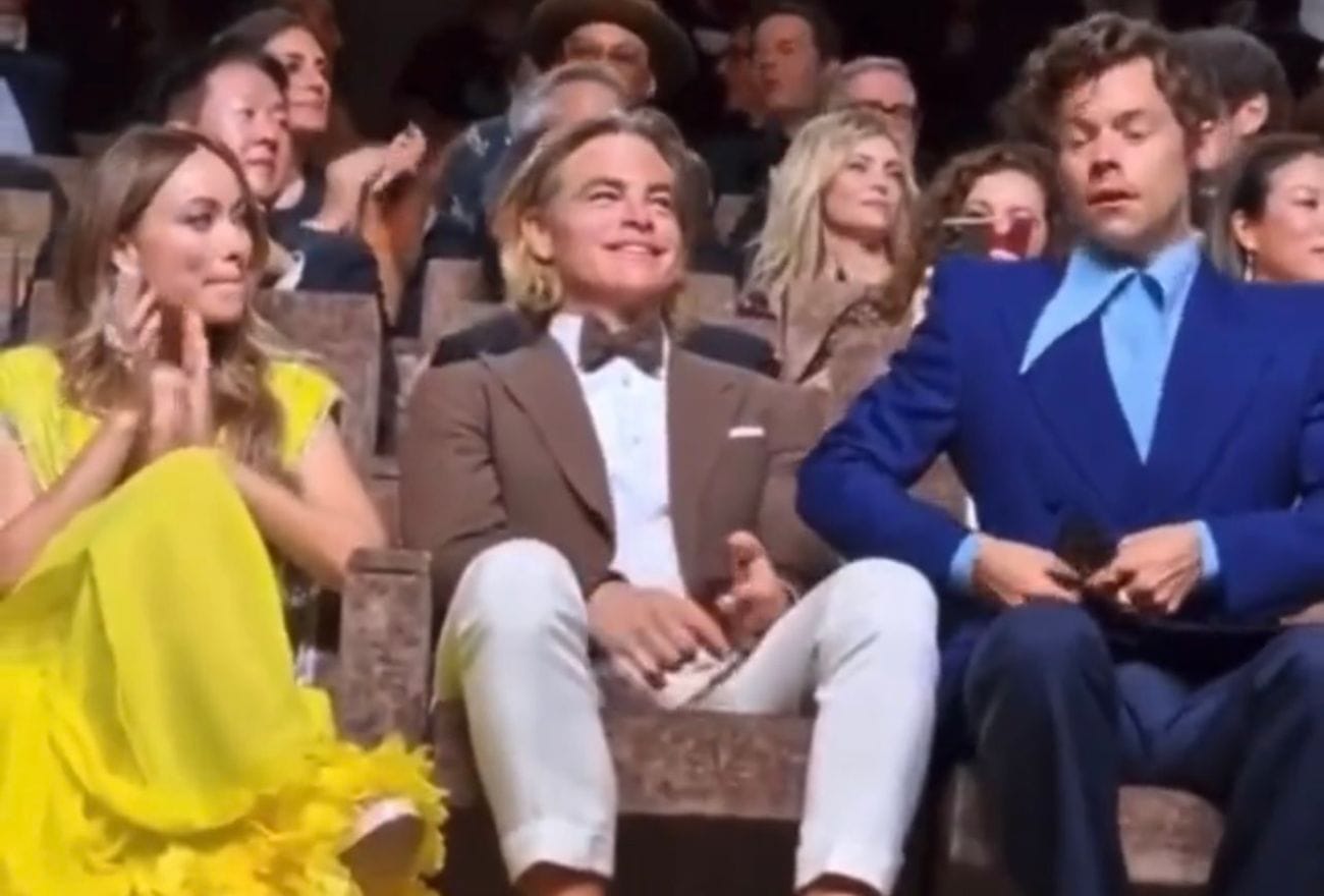 Harry Styles ‘Meludah’ Chris Pine? Ini Yang Terjadi di Venice Film Festival ke-67!