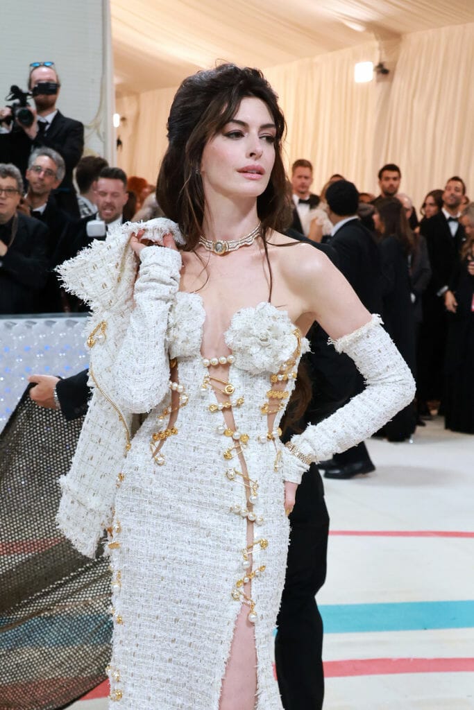 Anne Hathaway Met Gala