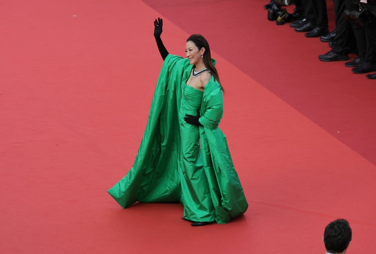 Michelle Yeoh Memukau dalam Balenciaga di Cannes 2023