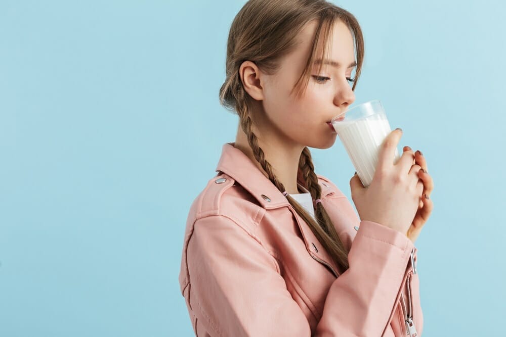 Minum susu sebagai penjagaan kuku mampu tambah zink agar kuku tidak rapuh