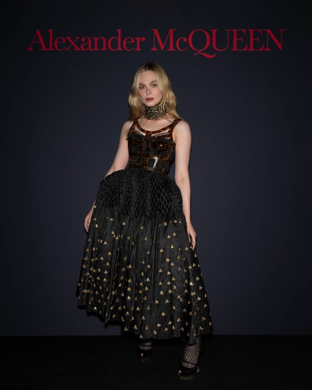 Elle Fanning selebriti Hollywood yang hadir di persembahan Alexander McQueen