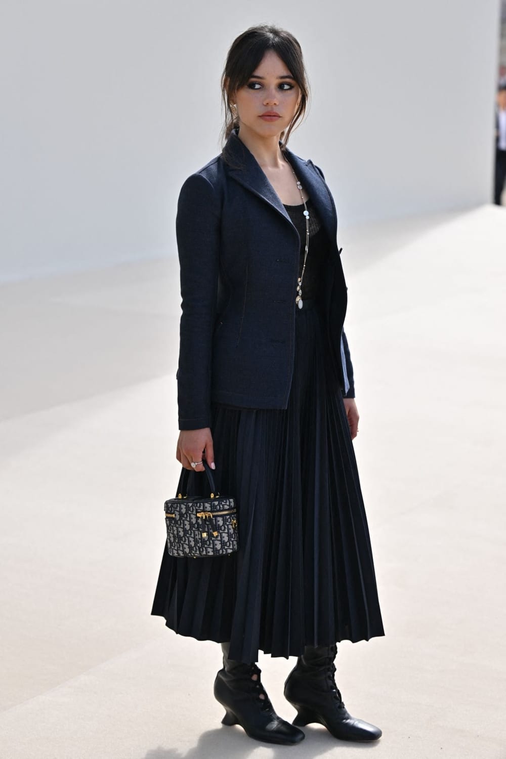 Selebriti Hollywood dan pelakon siri Wednesday, Jenna Ortega hadir di persembahan fesyen Dior