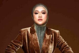 Ernie Zakri Tampil Dengan Album Aura