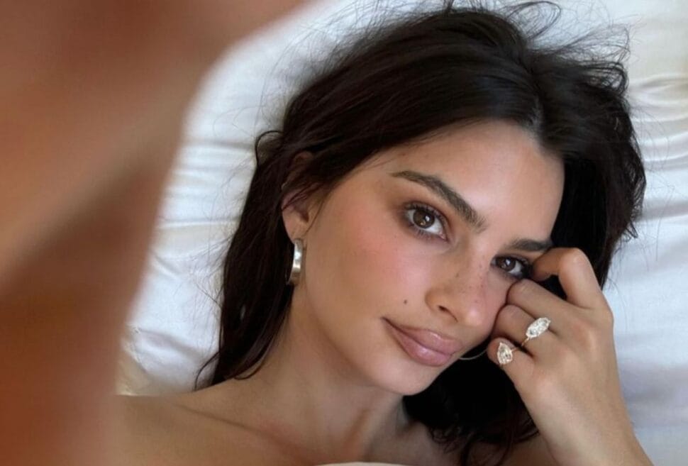 Emrata Tunjuk Cincin "Cerai"