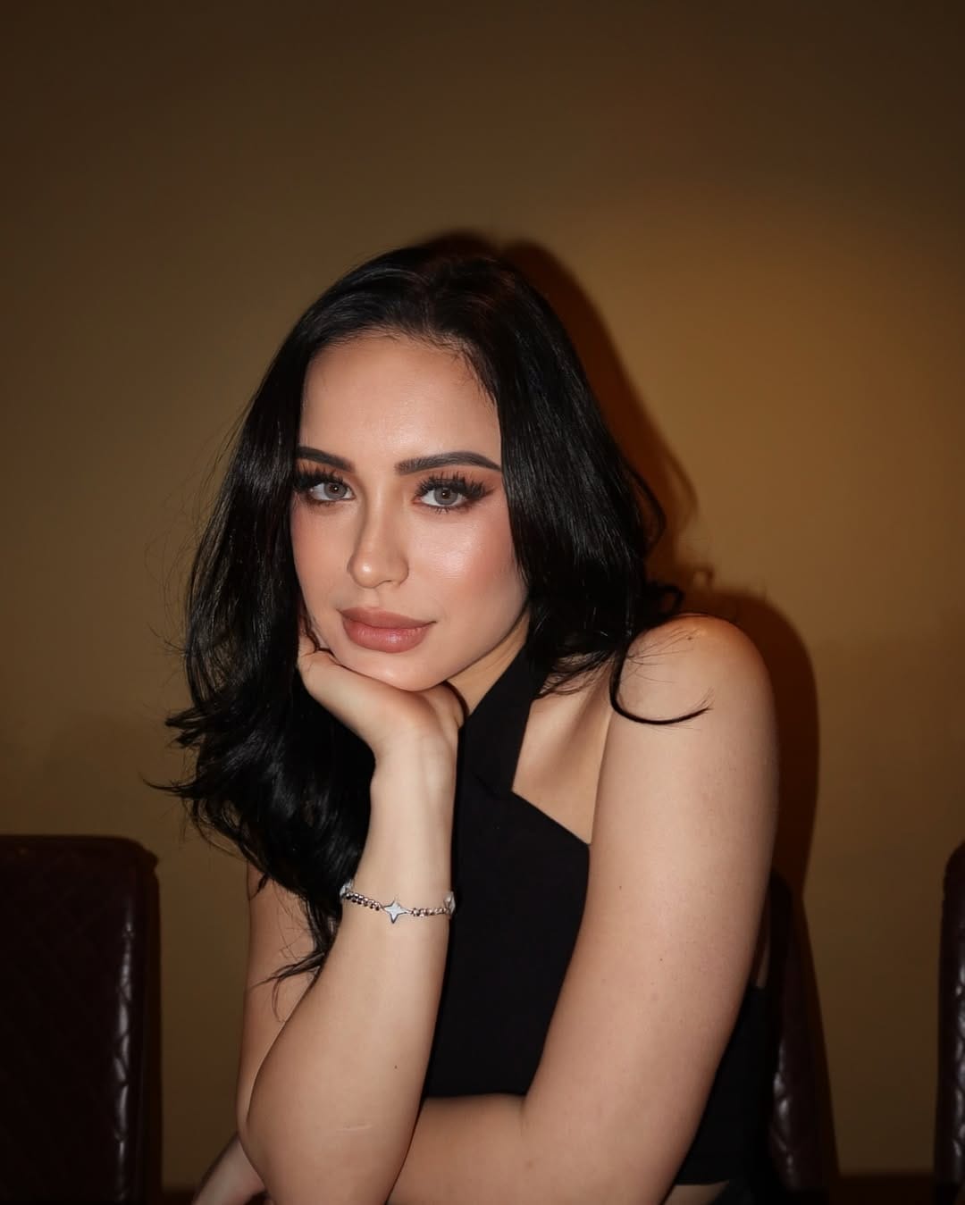 Parisa Ardina pempengaruh digital anggun bergaya